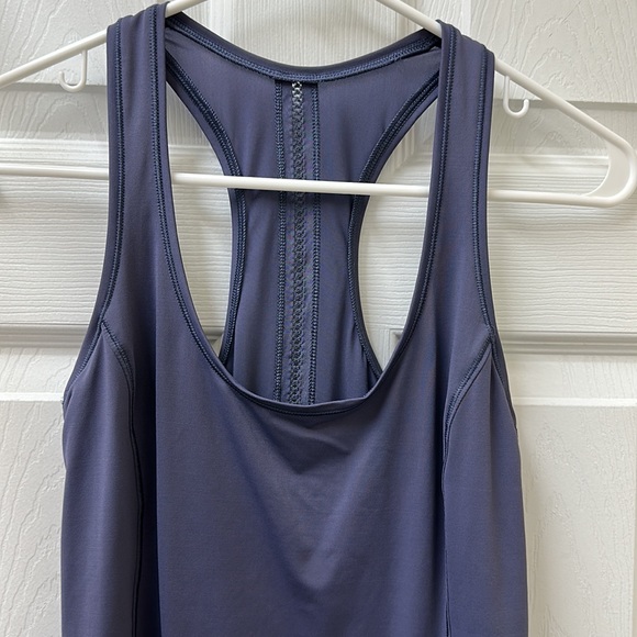 LIKE NEW! Lululemon Sculpt It Singlet - Picture 5 of 14